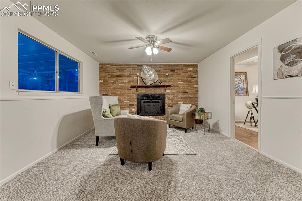 Image 17 of 50: Living Room