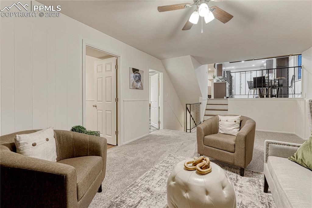 Image 18 of 50: Living Room