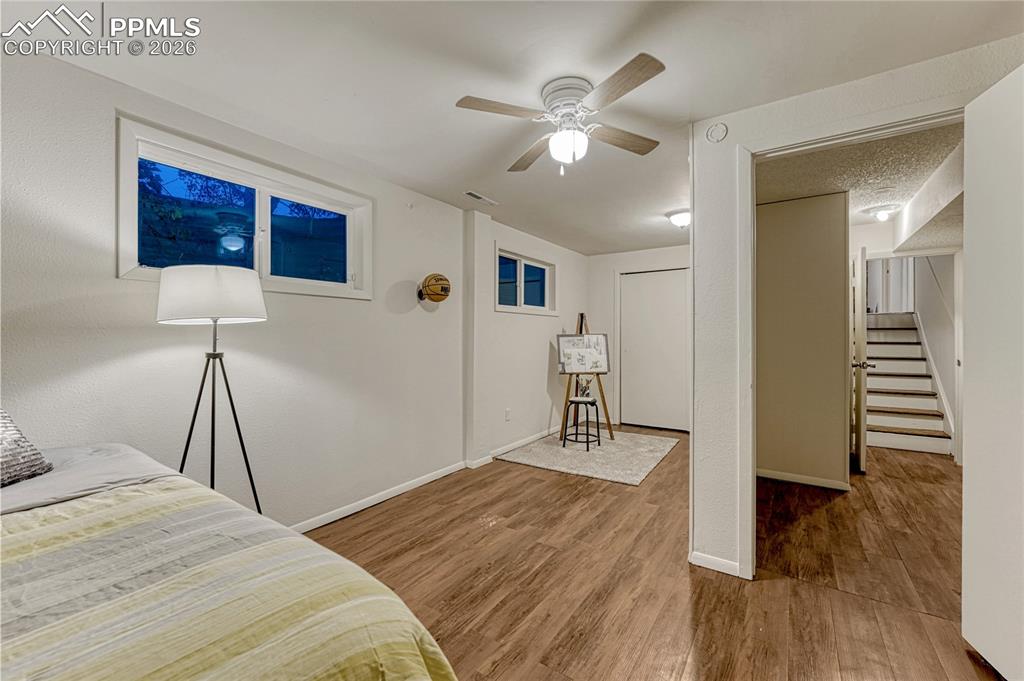 Image 37 of 50: Bedroom