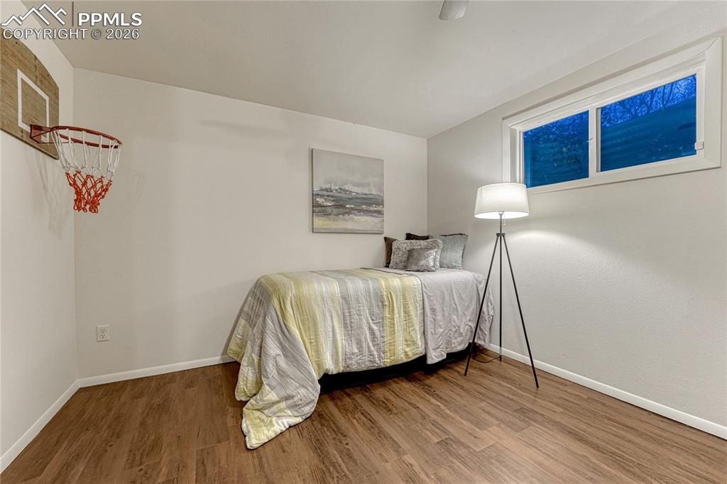 Image 38 of 50: Bedroom