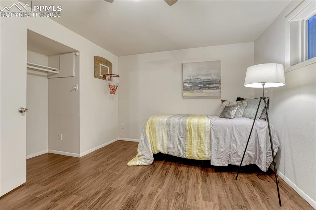 Image 39 of 50: Bedroom