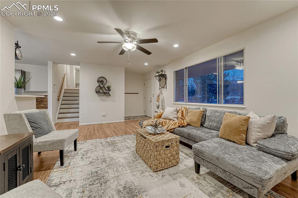 Image 4 of 50: Living Room