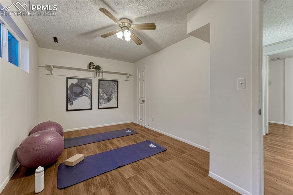 Image 41 of 50: Bedroom