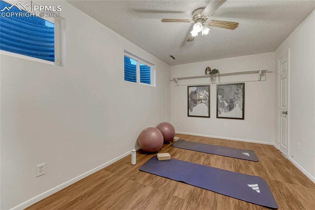 Image 42 of 50: Bedroom