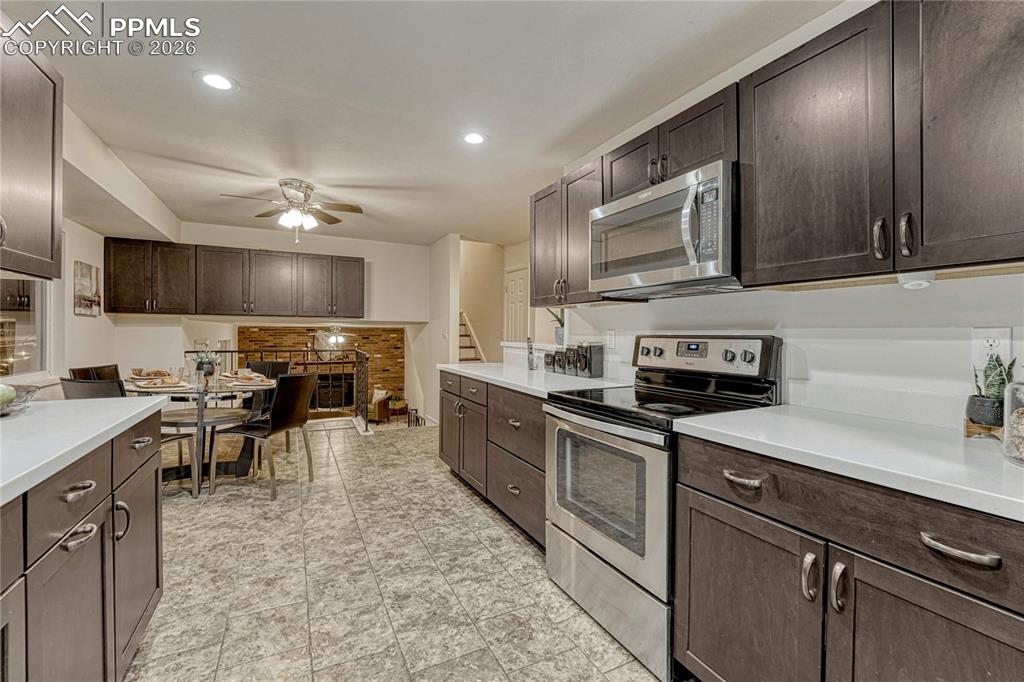 Image 8 of 50: Kitchen