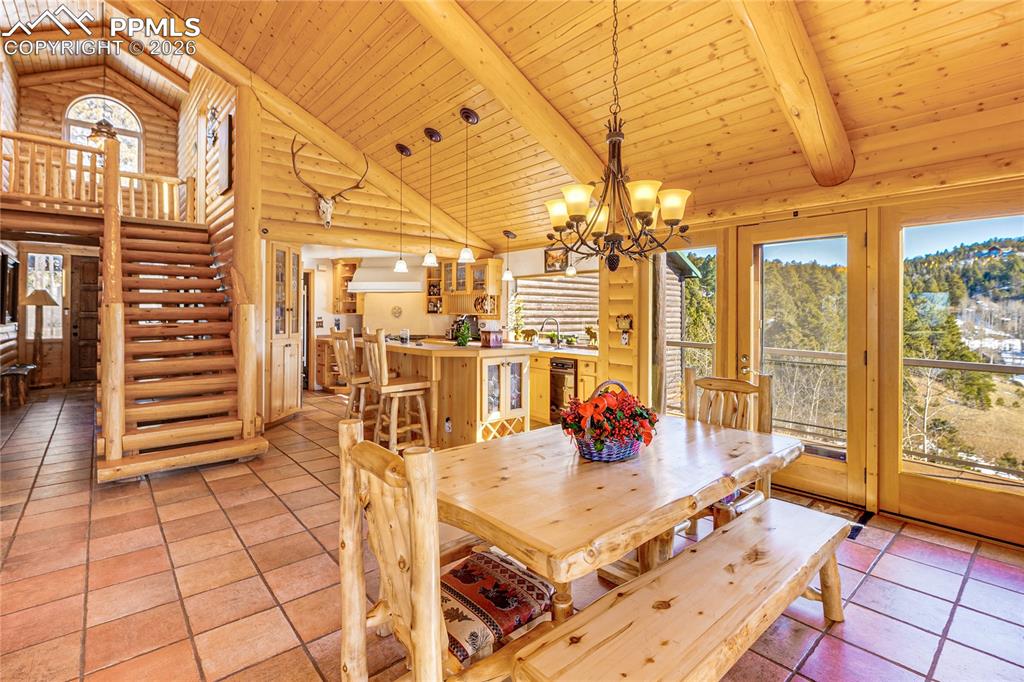 Image 10 of 50: Dining Area