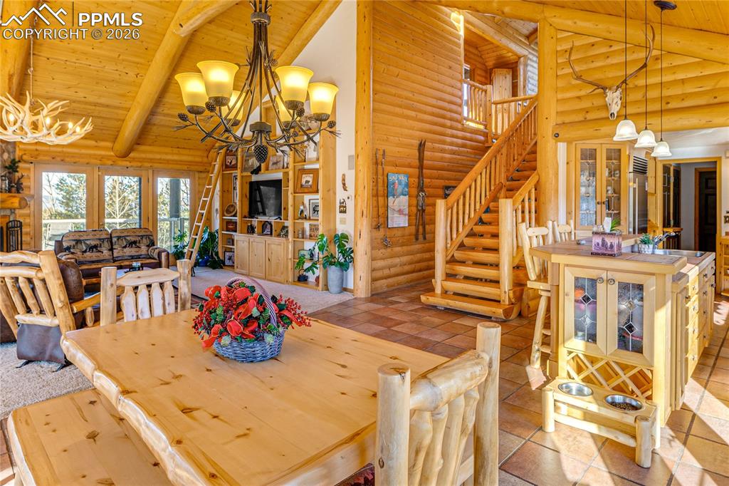 Image 11 of 50: Dining Area