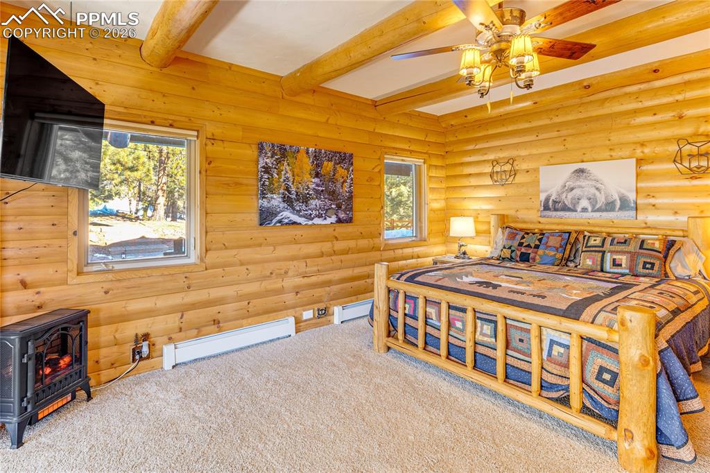 Image 19 of 50: Bedroom