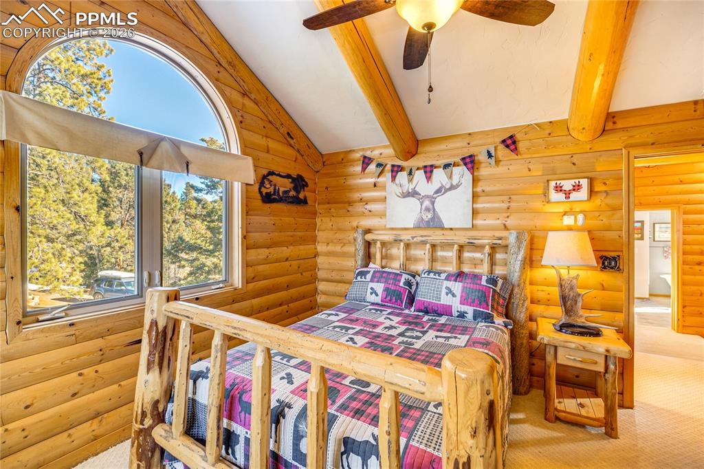 Image 22 of 50: Bedroom