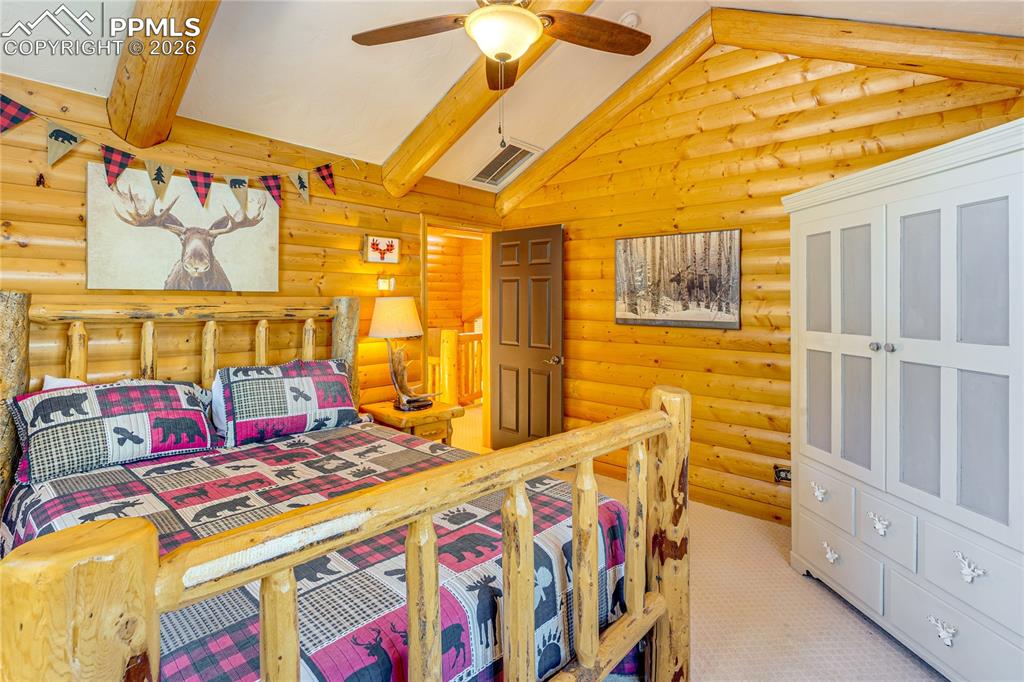 Image 23 of 50: Bedroom