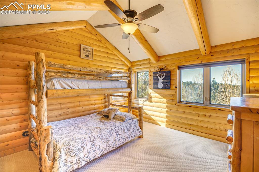 Image 28 of 50: Bedroom