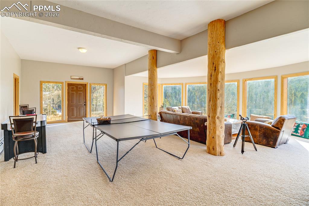 Image 34 of 50: Family Room