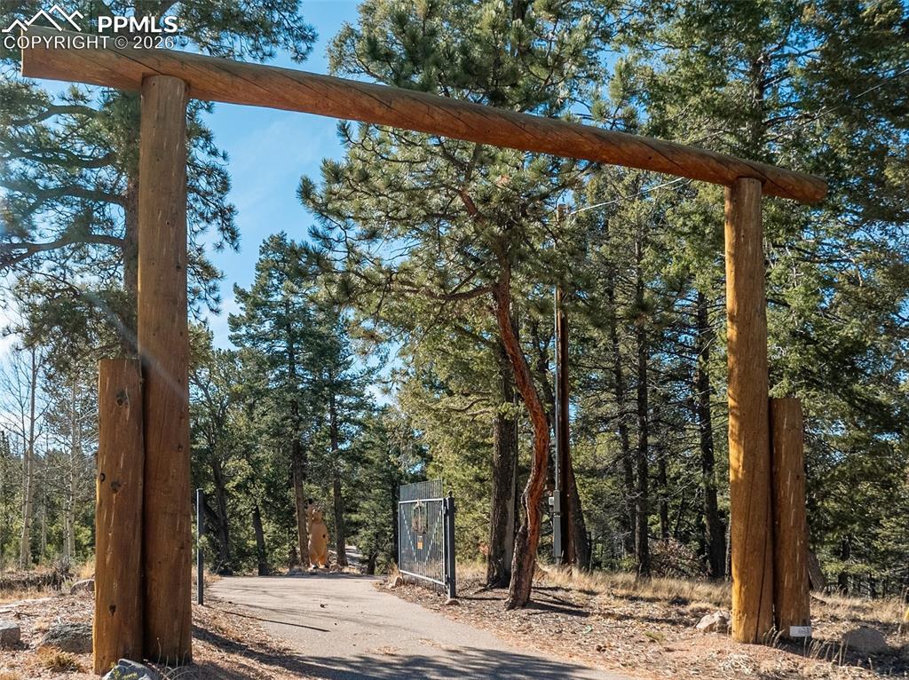 Image 5 of 50: Entry