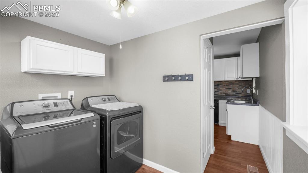 Image 16 of 32: Laundry