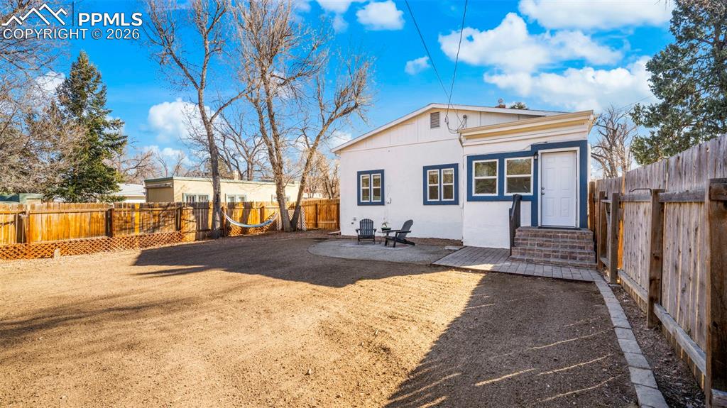 Image 26 of 32: Back of Structure