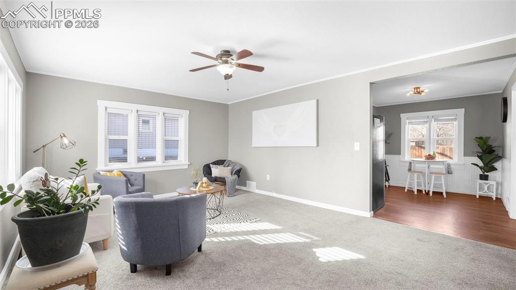 Image 4 of 32: Sitting Room