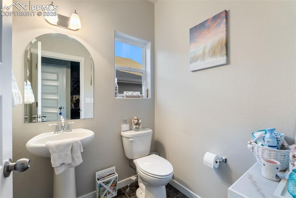 Image 13 of 33: Half bath on the main level.