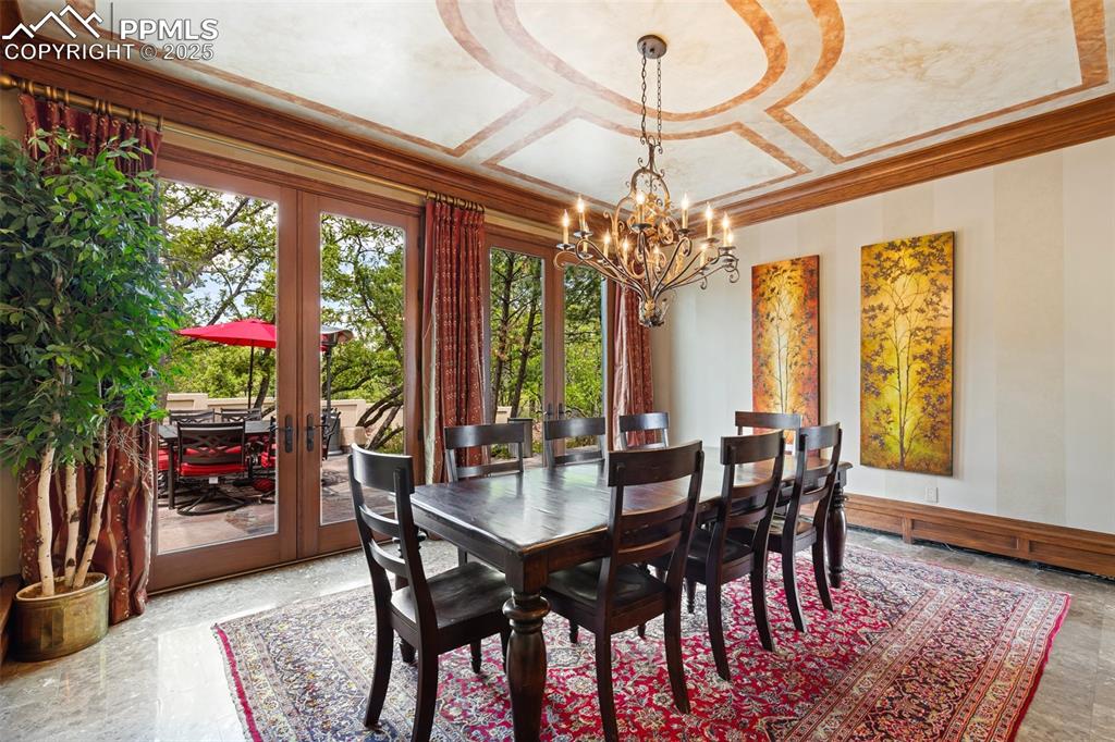 Image 6 of 50: Dining Area