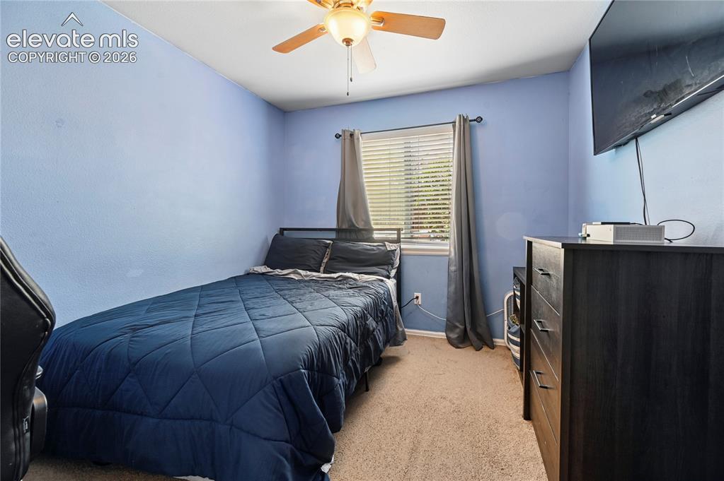 Image 19 of 33: Bedroom