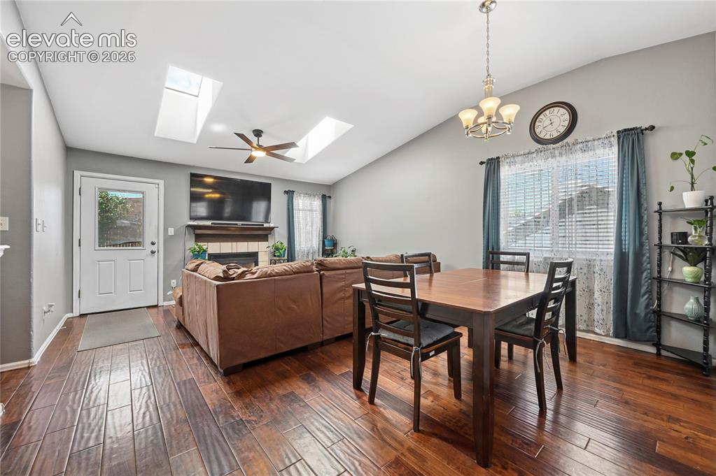 Image 9 of 33: Dining Area