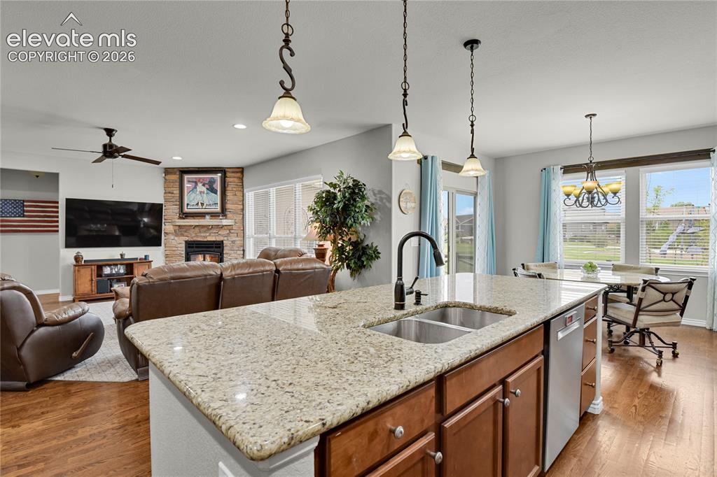 Image 11 of 50: Kitchen