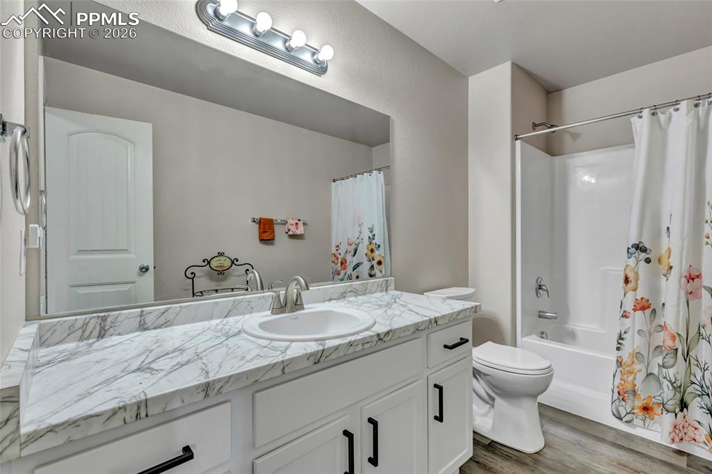 Image 25 of 38: Upper hall bath