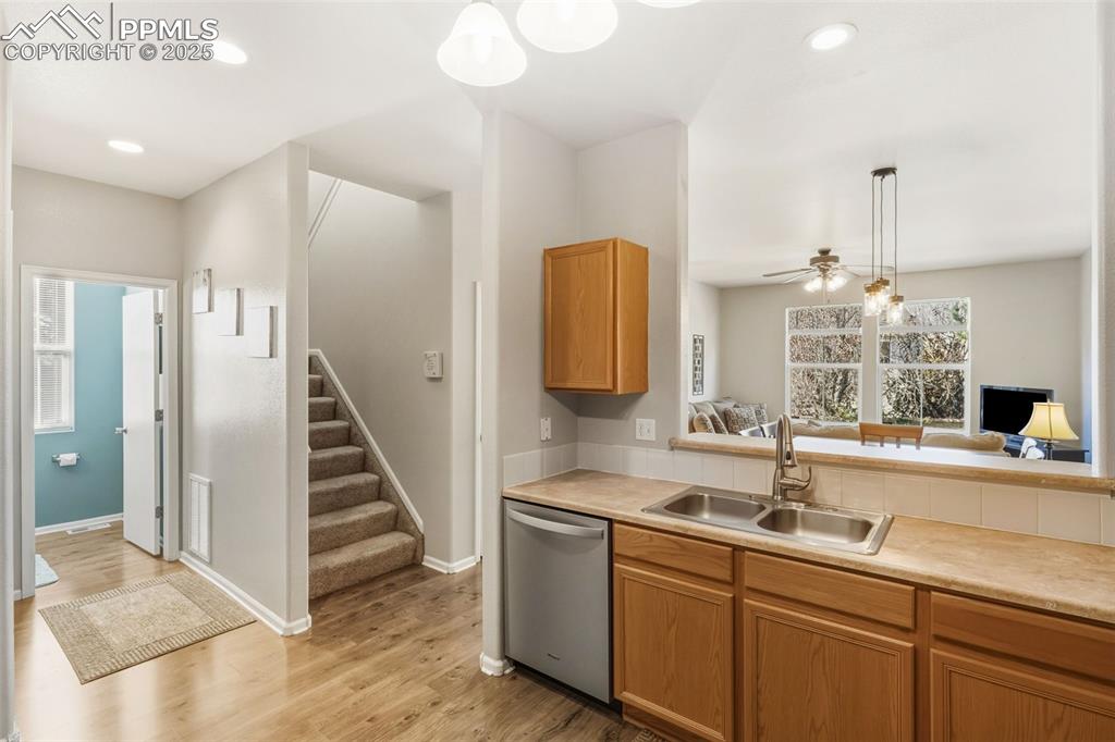 Image 14 of 30: Kitchen