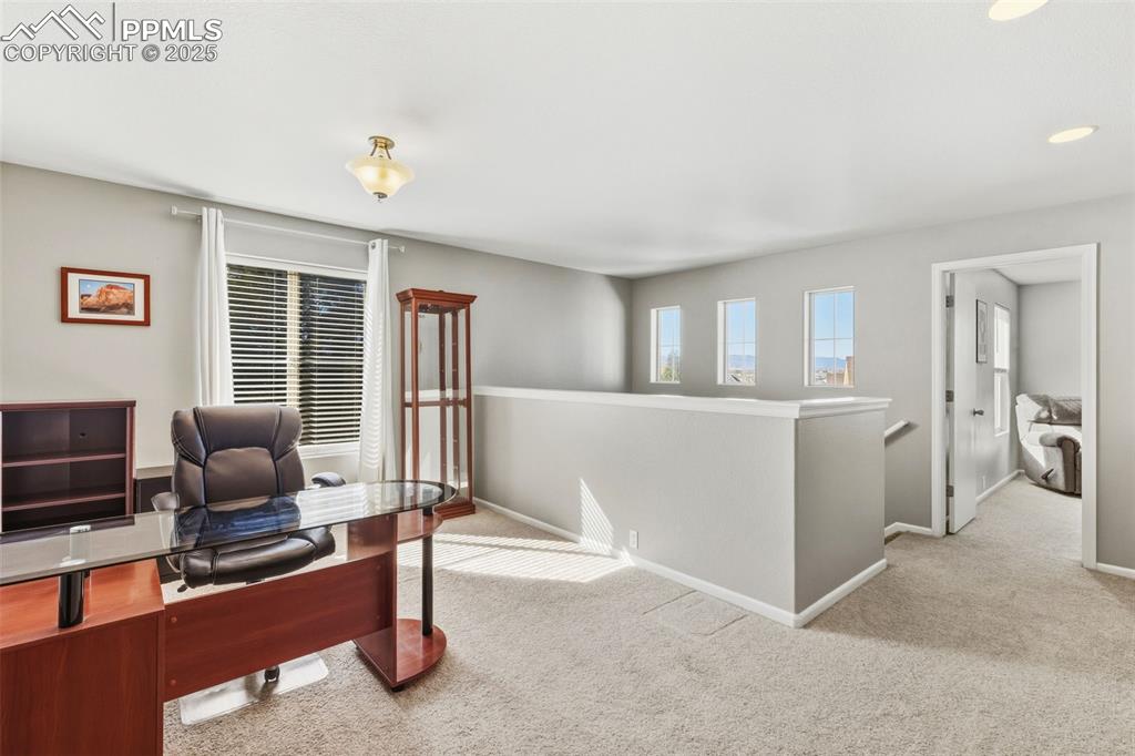 Image 15 of 30: Office