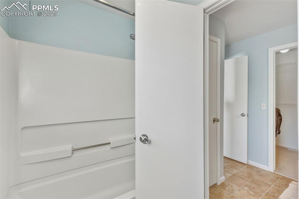 Image 20 of 30: Bathroom