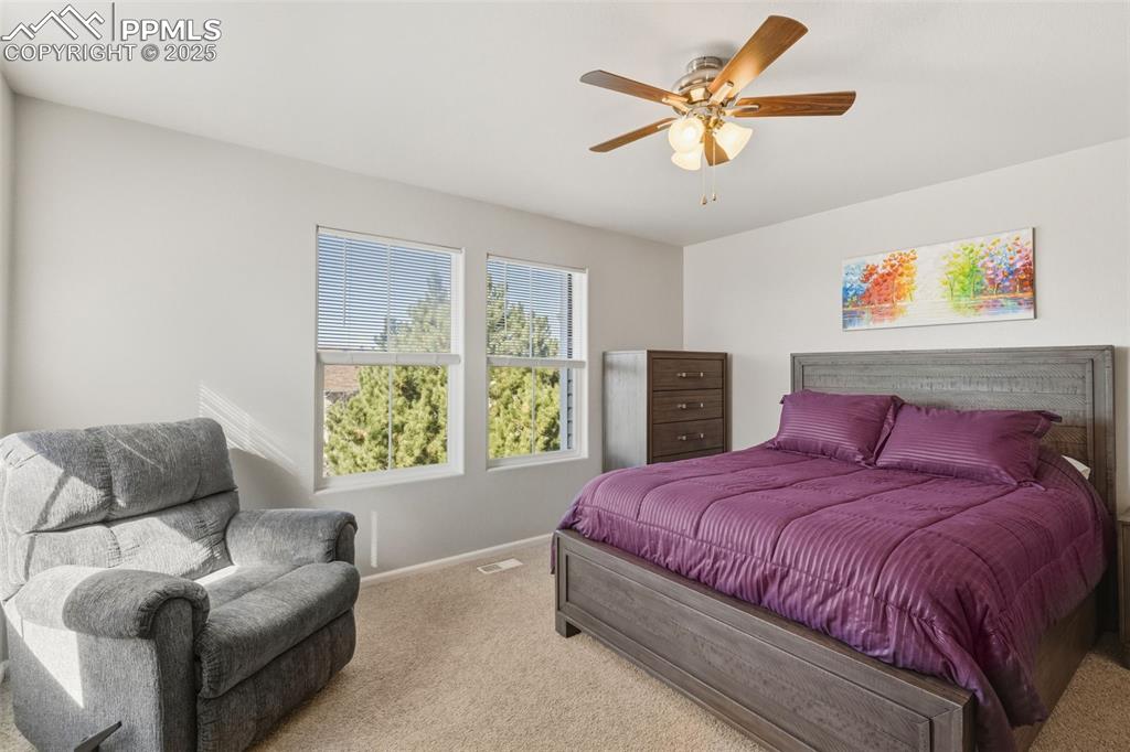 Image 21 of 30: Bedroom