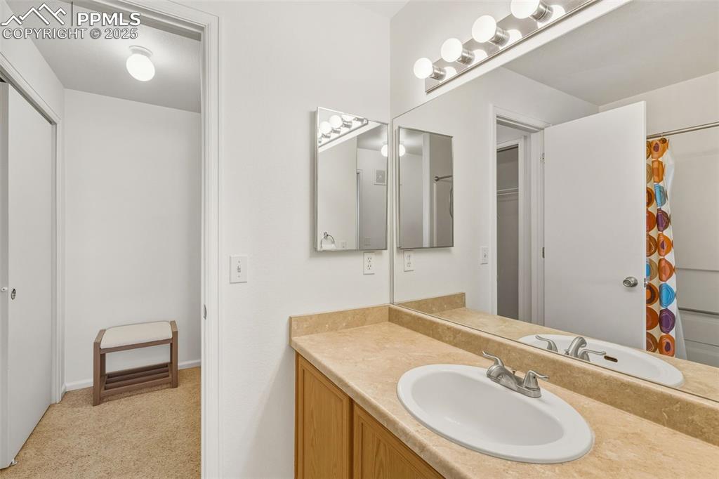 Image 24 of 30: Bathroom