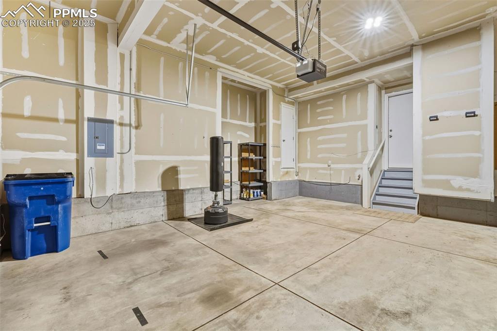 Image 29 of 30: Garage