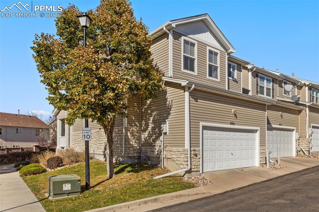 Image 4 of 30: Front of Structure