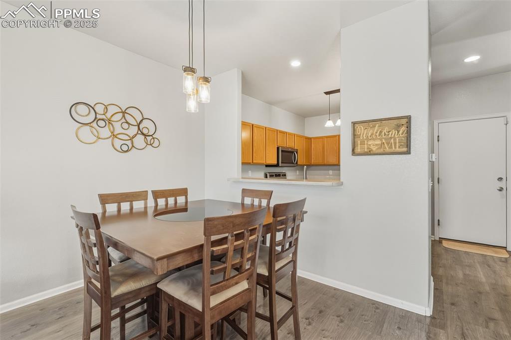 Image 9 of 30: Dining Area