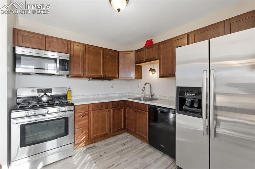 Image 10 of 37: Kitchen