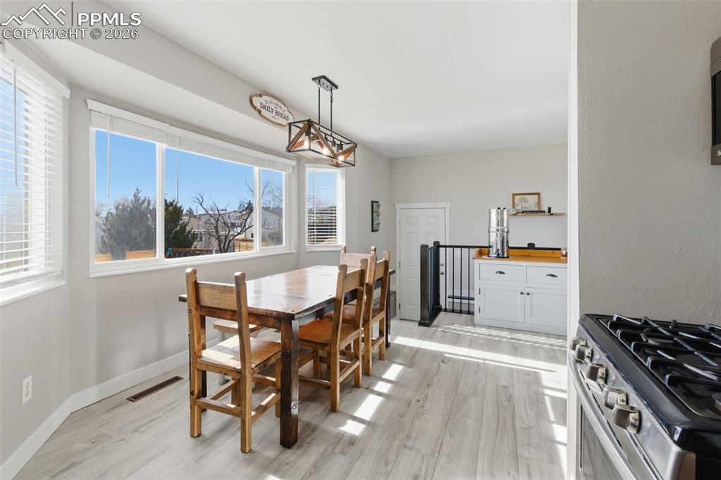 Image 11 of 37: Dining Area