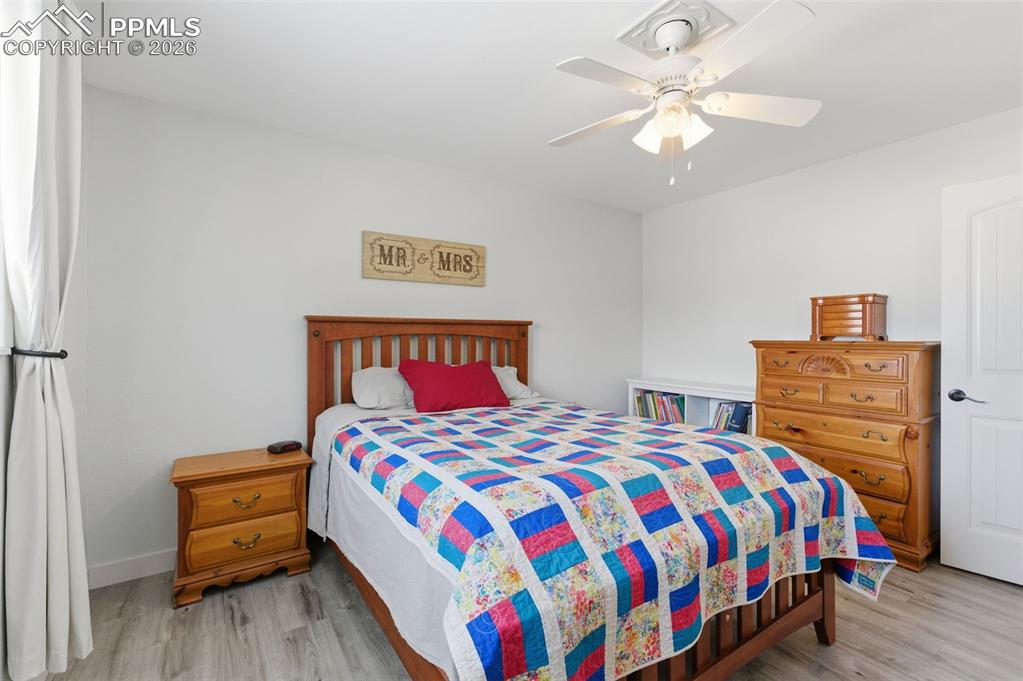 Image 14 of 37: Bedroom