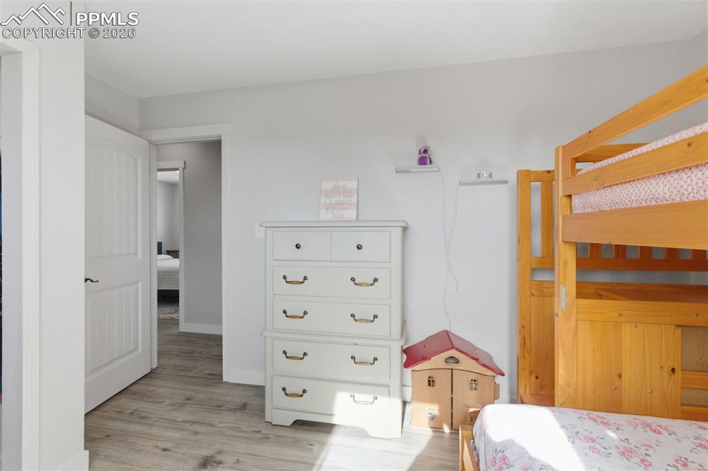 Image 17 of 37: Bedroom