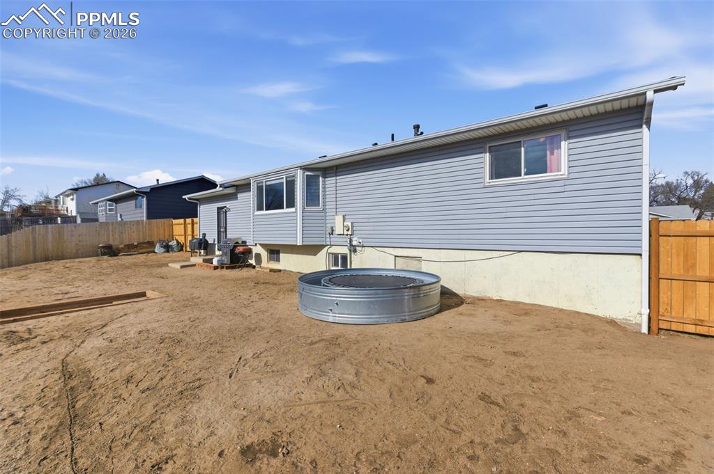 Image 33 of 37: Back of Structure