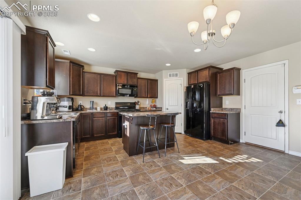 Image 11 of 31: Kitchen