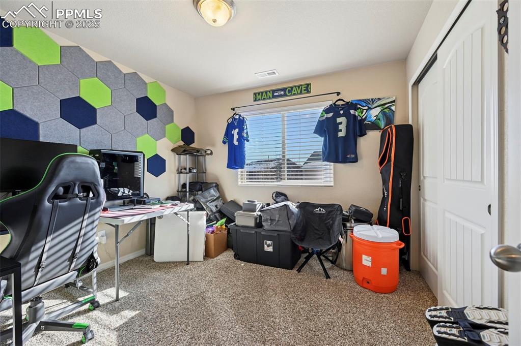 Image 25 of 31: Bedroom/Office