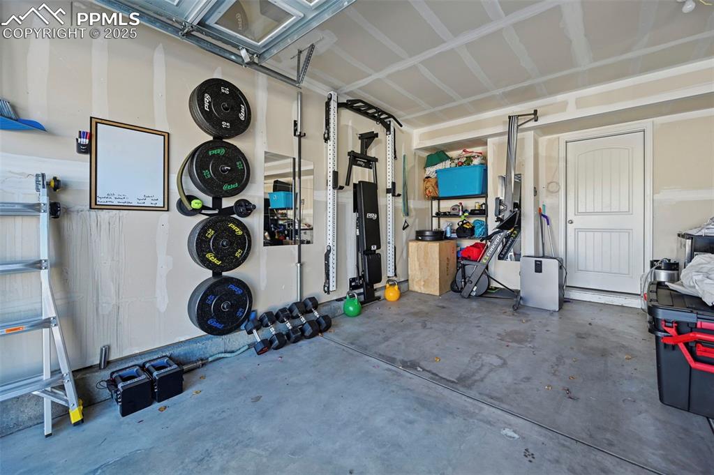 Image 31 of 31: Garage