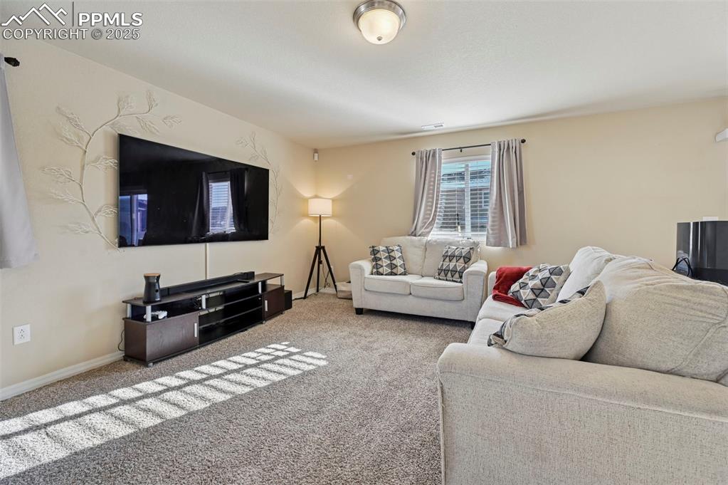 Image 6 of 31: Living Room