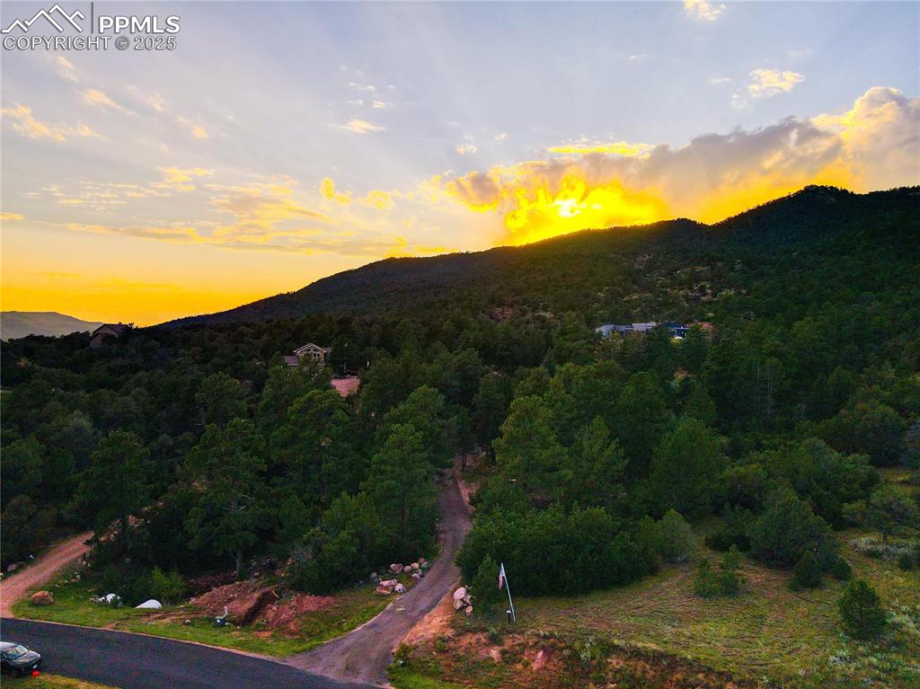 Image 12 of 17: Neighborhood