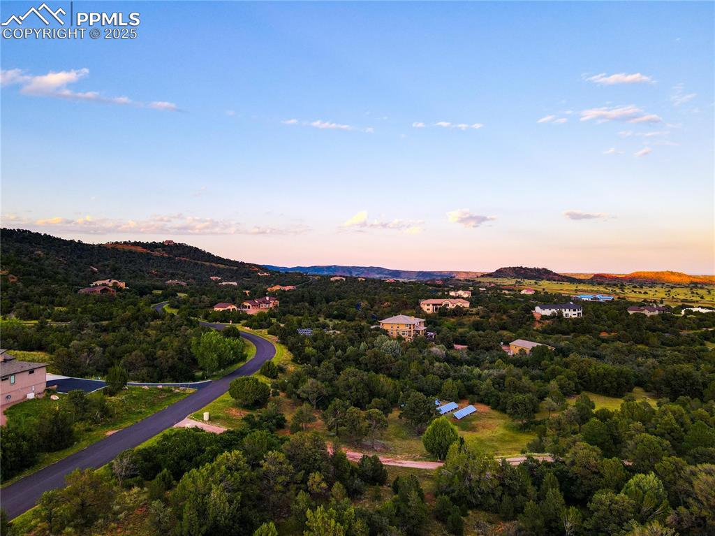 Image 16 of 17: Neighborhood