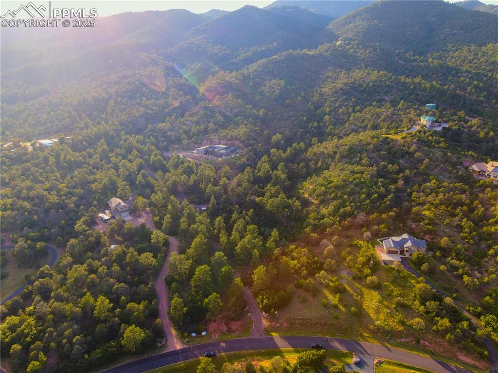 Image 9 of 17: The property and neighbors