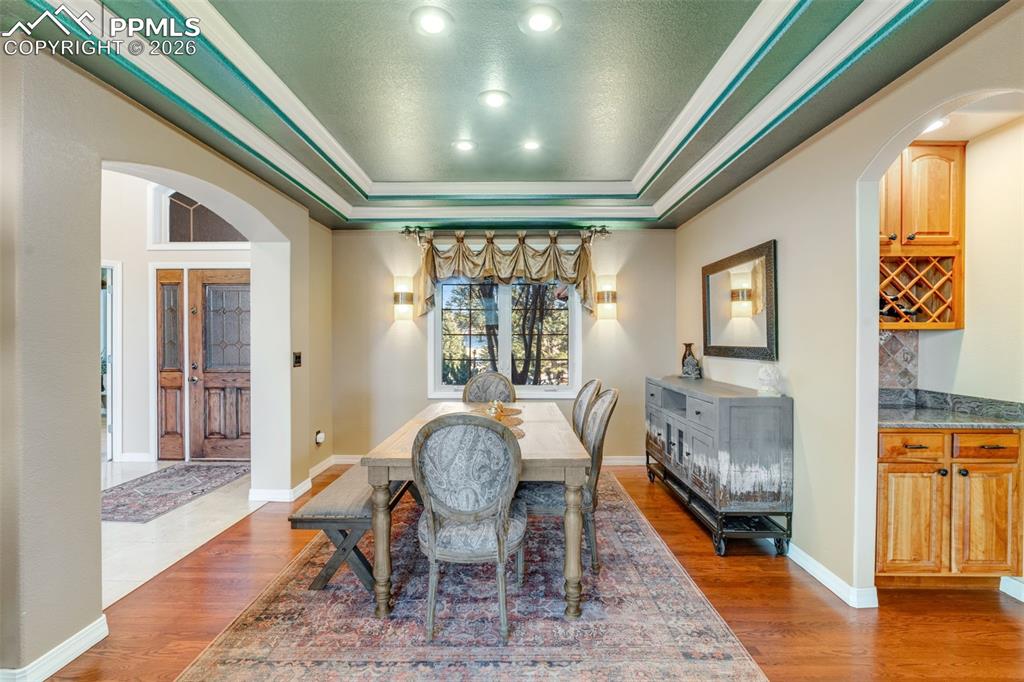 Image 14 of 50: Dining Area