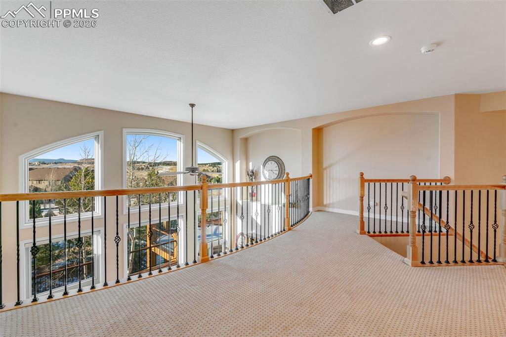 Image 23 of 50: Loft