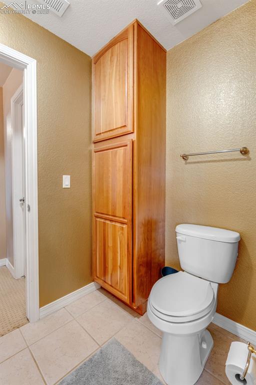 Image 26 of 50: Upper J&J Bathroom