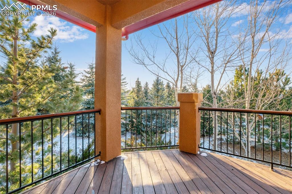 Image 43 of 50: Deck